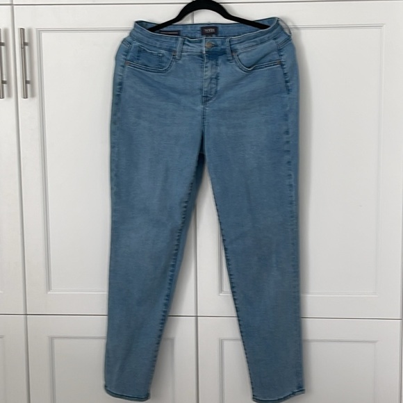 NYDJ Margot girlfriend jeans, excellent condition. Size 8 (fits like a 10) - Picture 2 of 5